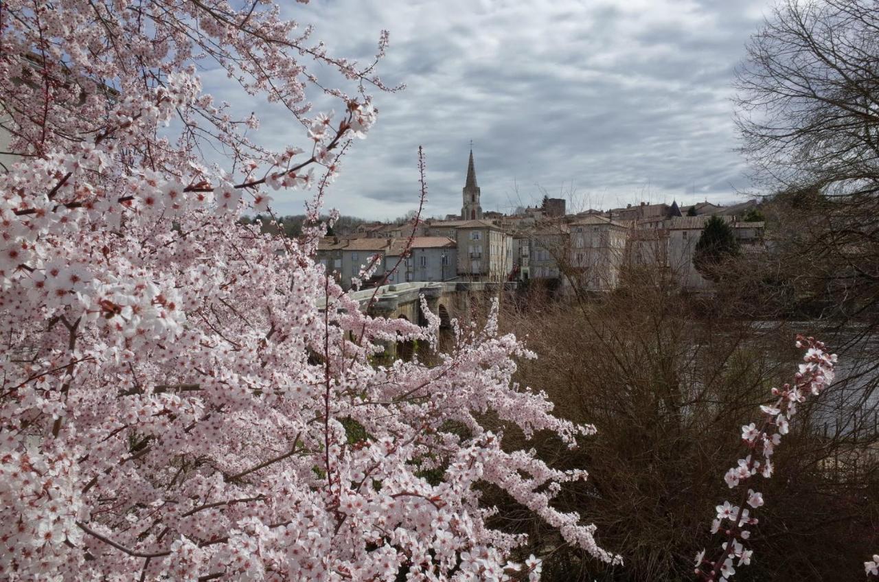 Pont Vieux Chambres D'Hotes Confolens Exterior foto